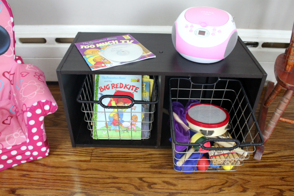 Listening library- how to set up a read-aloud book on CD station in your home. #listeninglibrary #booksoncd