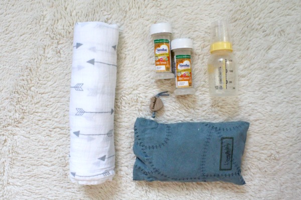 nyfødt ble taske essentials: en gratis udskrivbar tjekliste over alle de væsentlige ting, du vil pakke i din ble taske til en nyfødt baby. # diaperbagchecklist